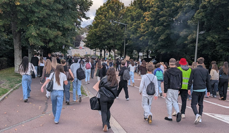 Lire la suite à propos de l’article Soutien au mouvement lycéen
